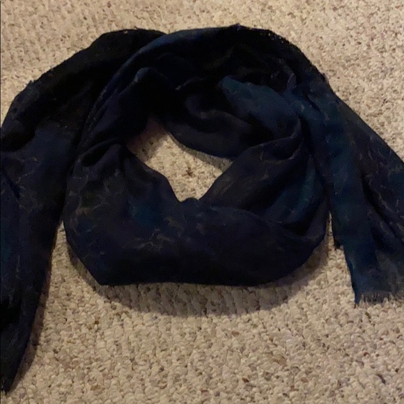 Scarfs - Picture 9 of 12